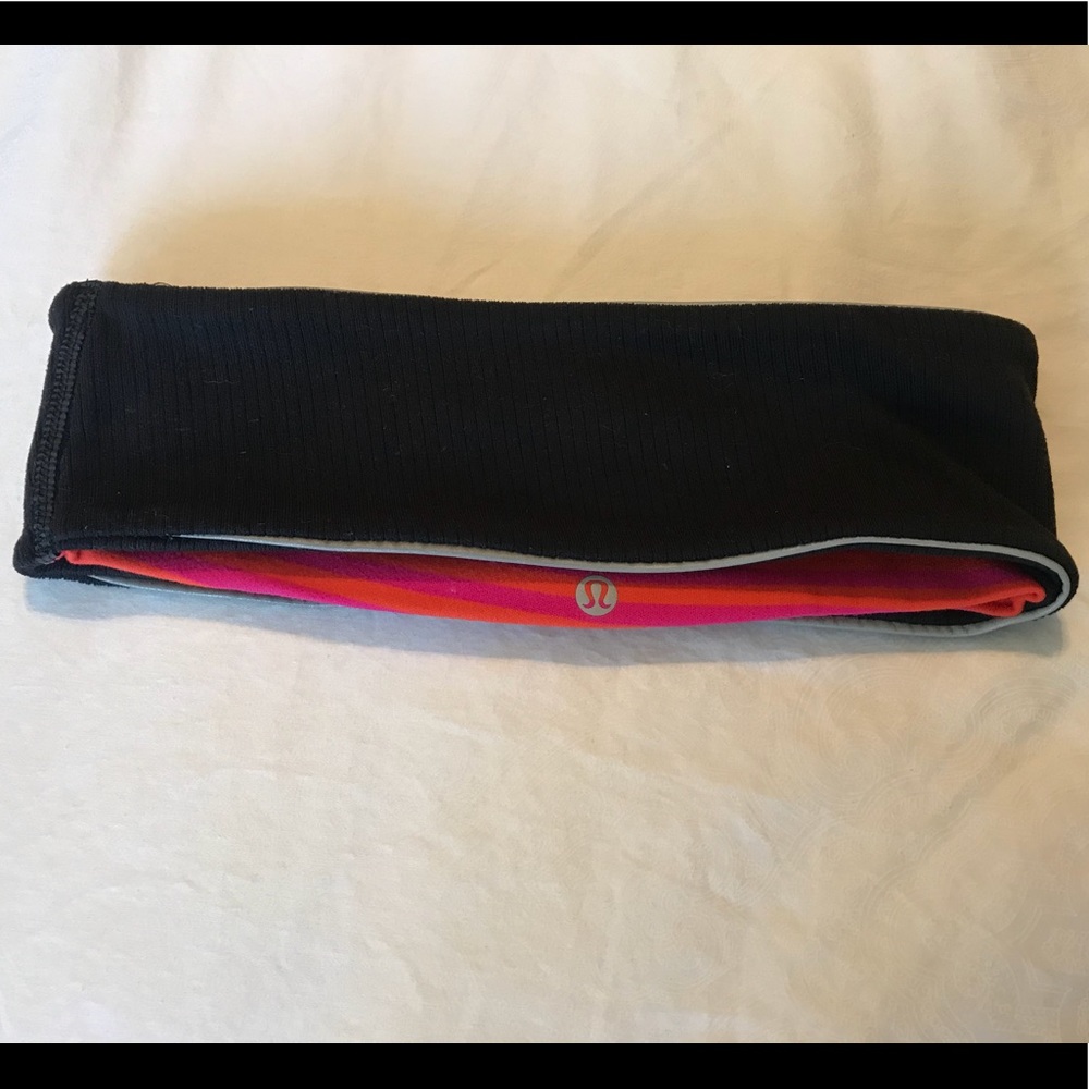 Lululemon Run and Done Ear Warmer Black Red Stripe